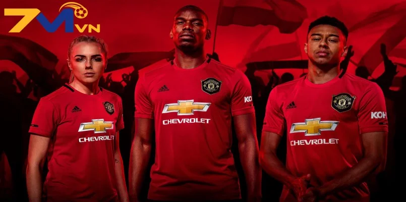 Huy hiệu và màu sắc áo đấu của Manchester United 